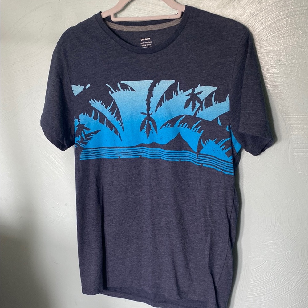 Old Navy Blue Short Sleeve Tee with Dynamic Design